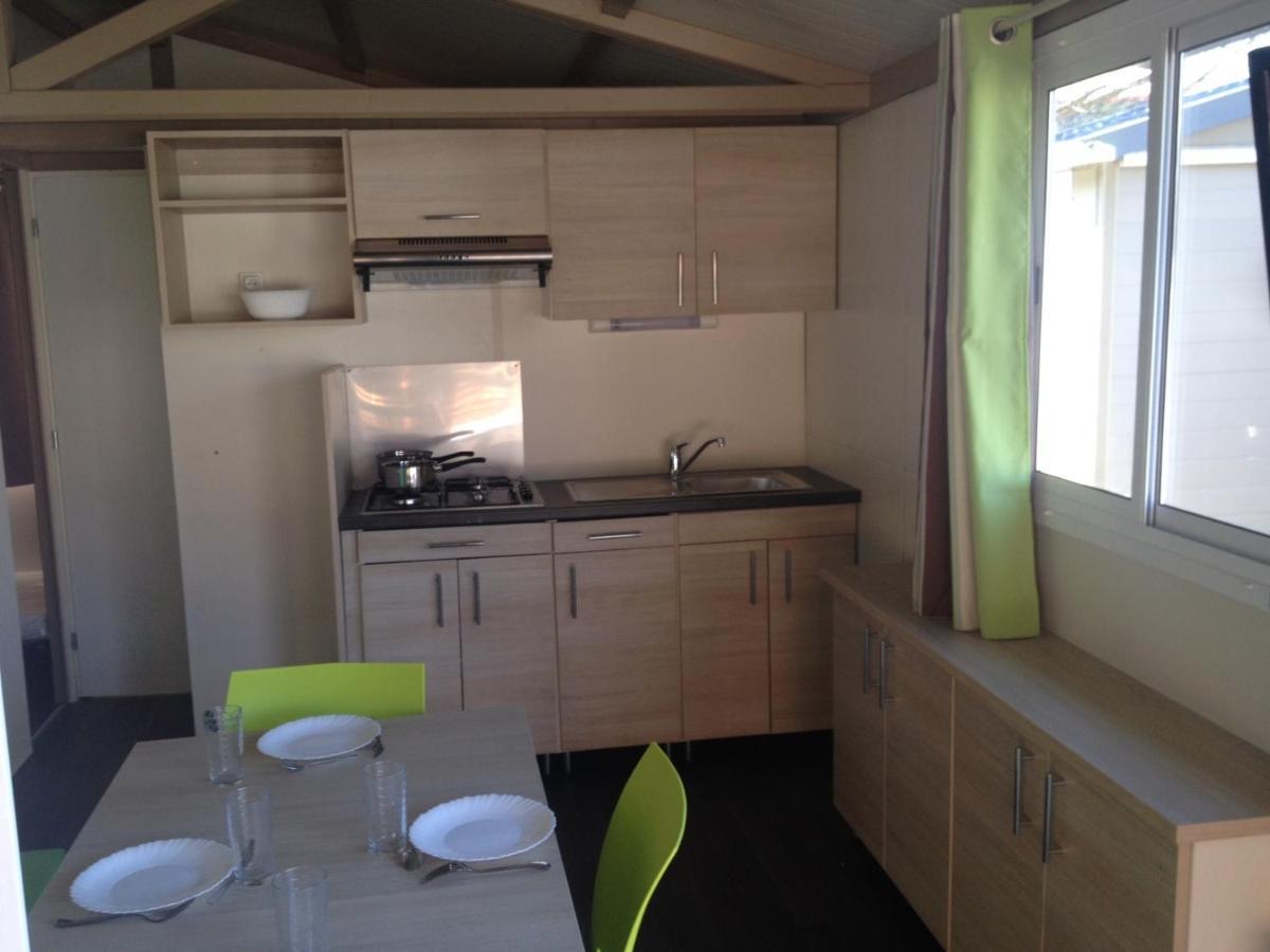 Camping Au Tour De L'Aveyron LʼHospitalet-du-Larzac Esterno foto