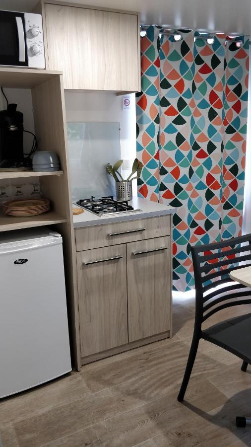 Camping Au Tour De L'Aveyron LʼHospitalet-du-Larzac Esterno foto